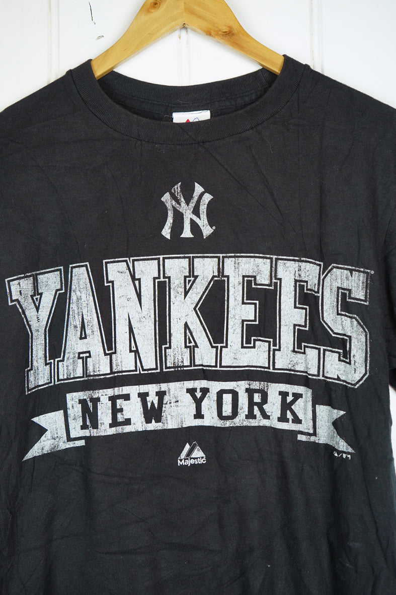 Preloved Sports - Yankees Black Tee - Medium